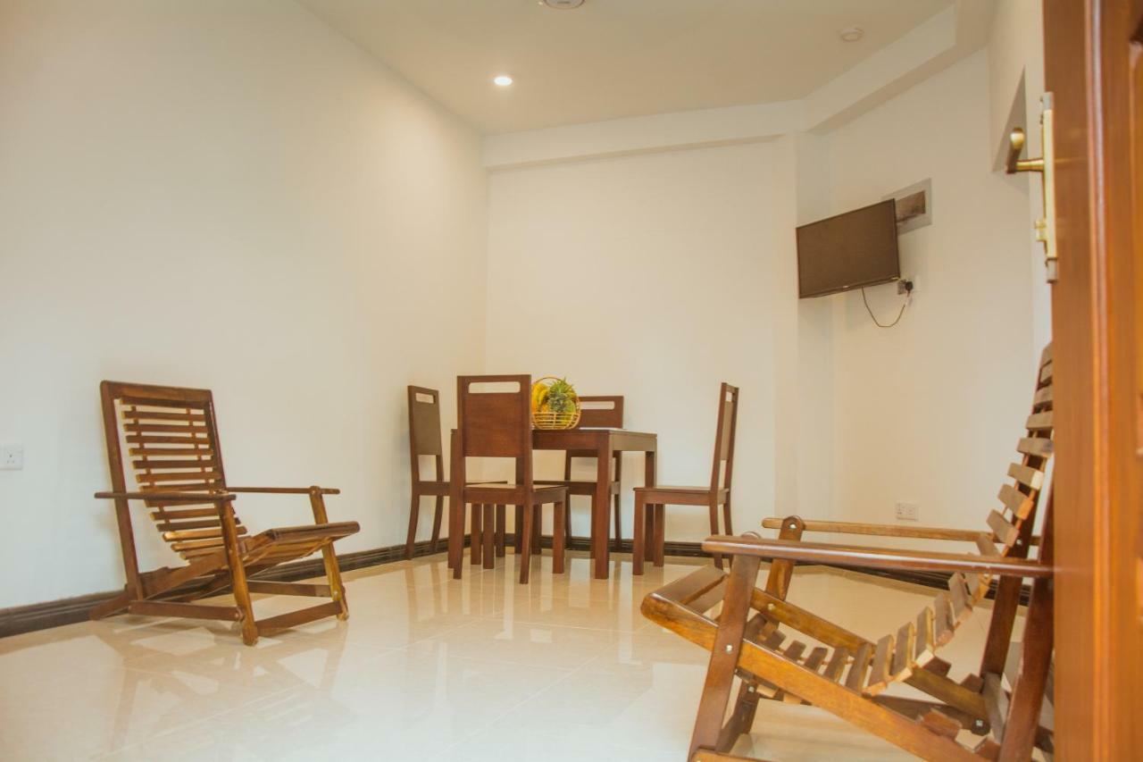 Guesthouse Bodensee Hikkaduwa Bagian luar foto